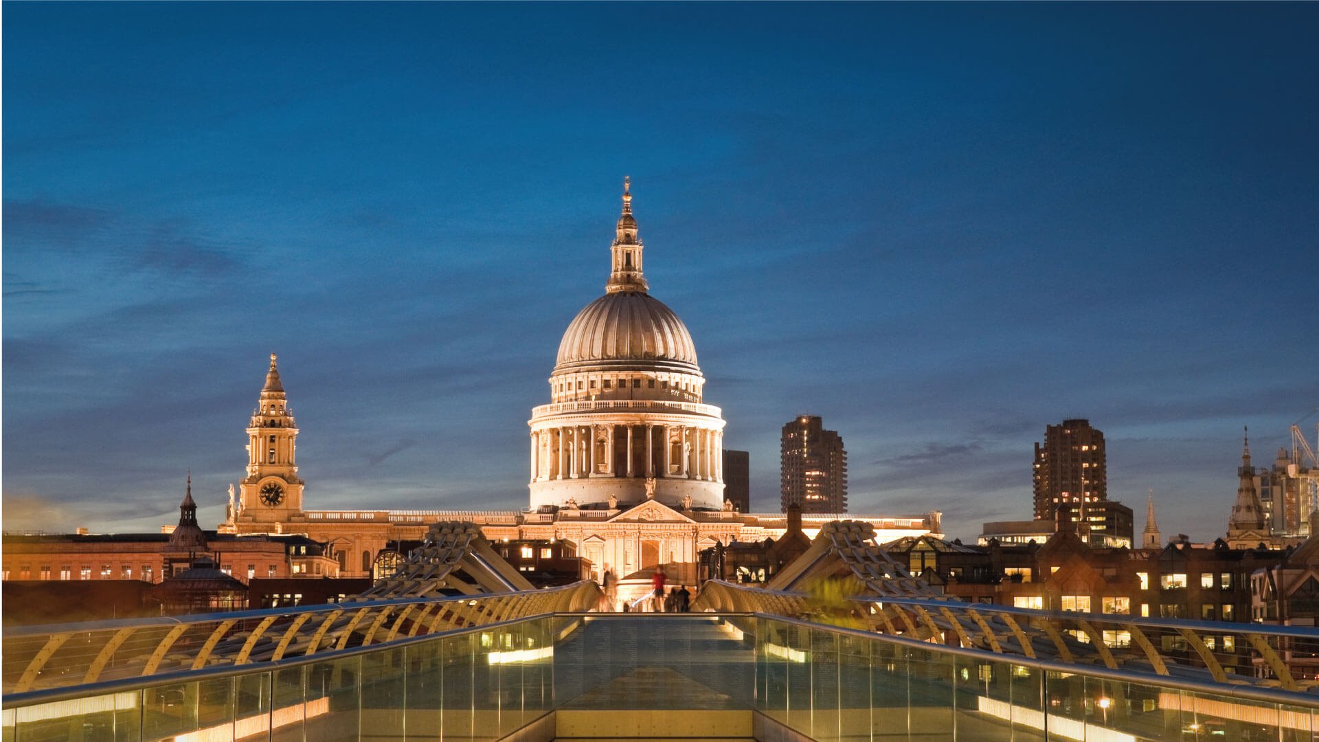 Saint Paul's Cathedral by night