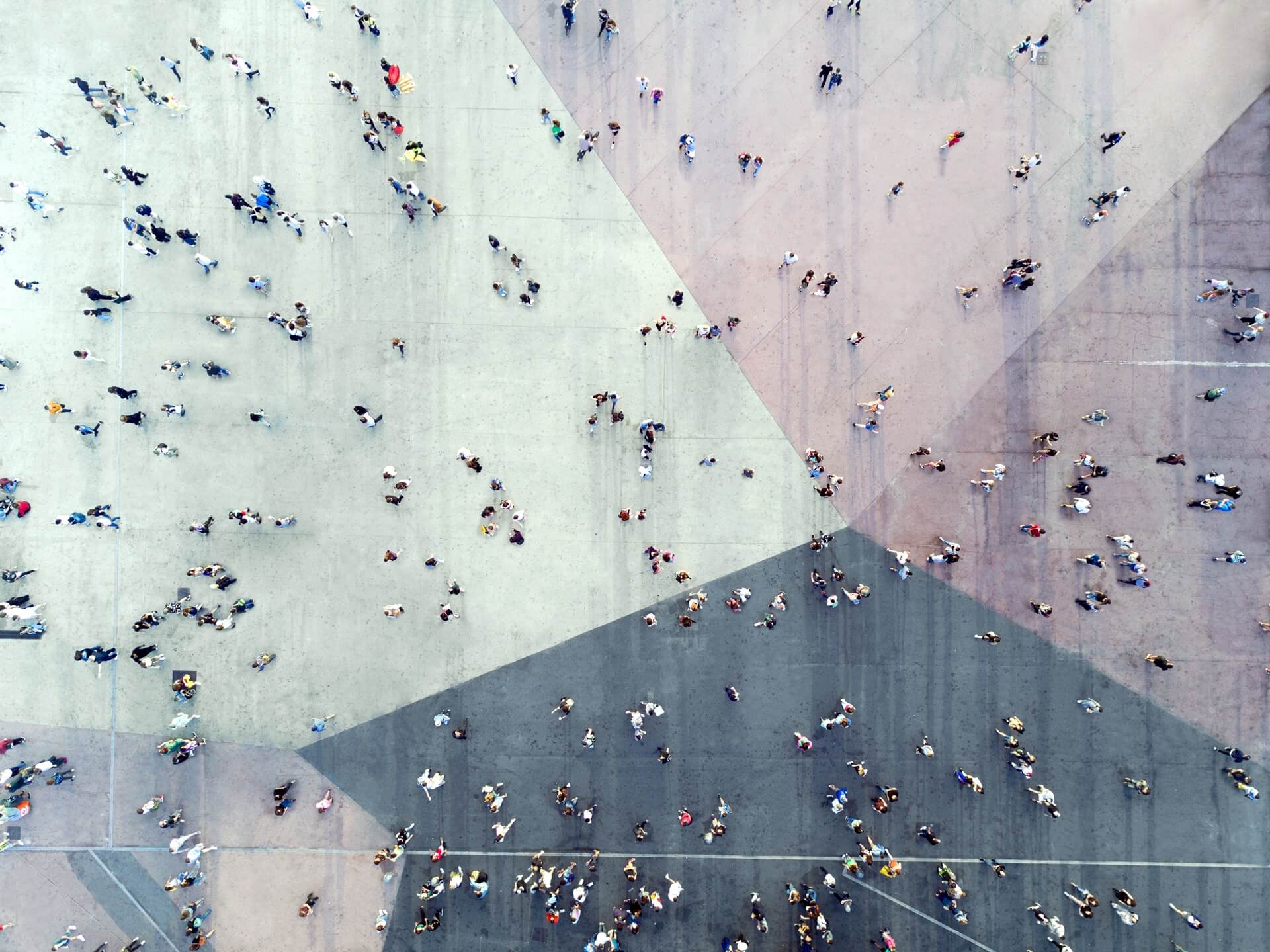 People on the squere