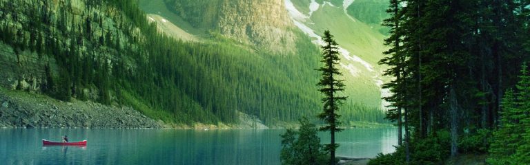 A boat on the lake between the mountains